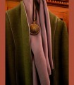 1092 - Scialle in filato di pura pashmina, giacca-cappotto "Libellula", pendente antico in argento